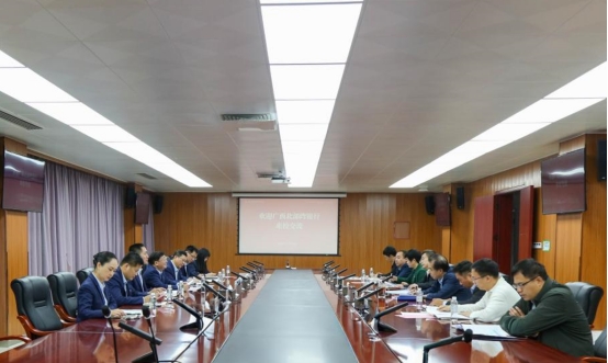 广西北部湾银行行长杨育智一行到我校洽谈合作